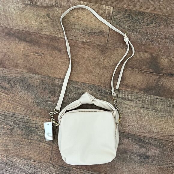 NWT🏷 Cream bag w/gold accents, short & long handles 2 compartments, CHIC! - Picture 2 of 14